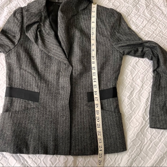 Tahari Women's Gray Black Tweed Ruffle Neck Blazer Jacket DETAILS size 8 /10 - Picture 13 of 15